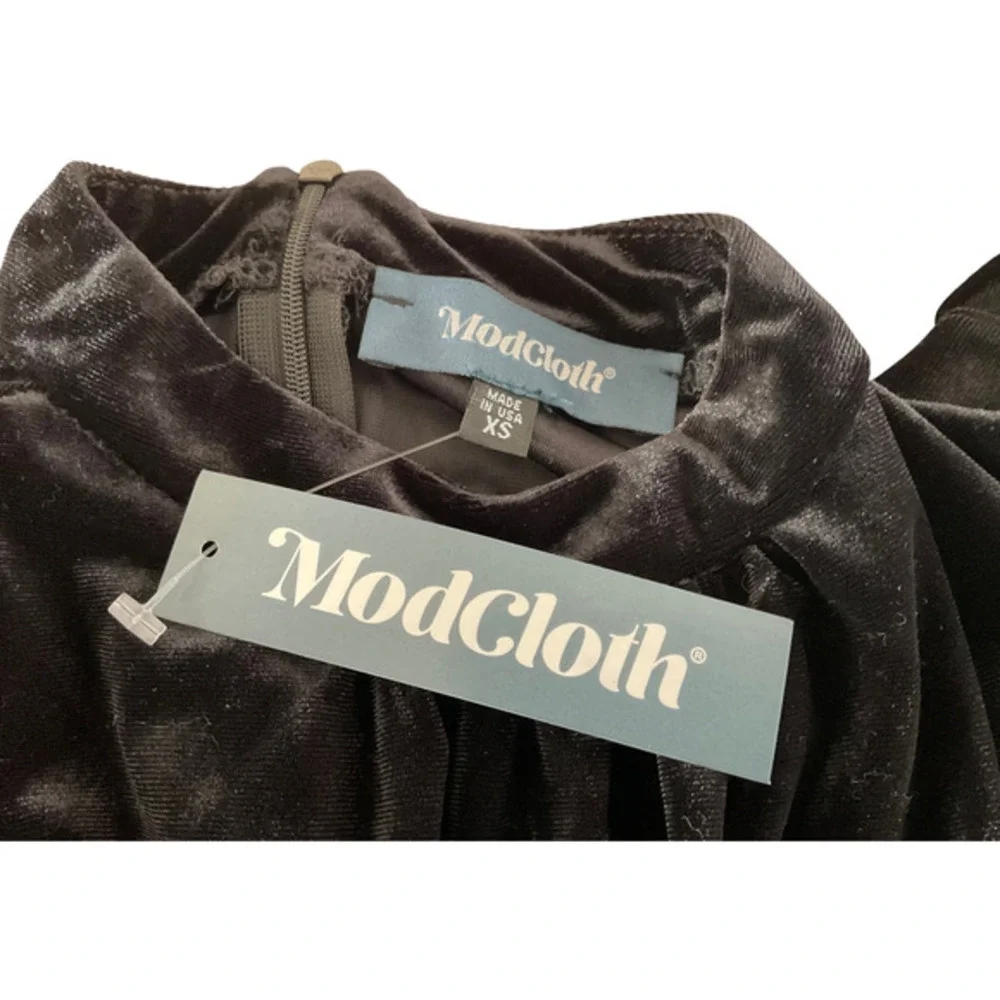 ModCloth Women's Black Velvet Romper XSmall Short Sleeve High Neck Jumpsuit New - Picture 9 of 12